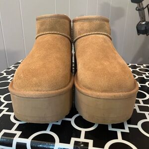 Ugg ultra mini platform size 6